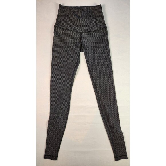 Lululemon Small Diamond Pattern Mid-Rise Leggings Sz 0 Black White Women’s - Picture 2 of 8